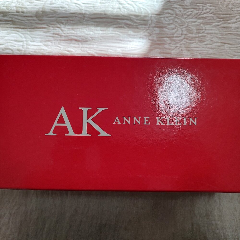 Anna Klein - Picture 5 of 5
